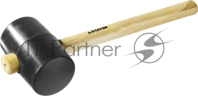 Черная резиновая киянка STAYER 20505-90 900г с деревянной рукояткой