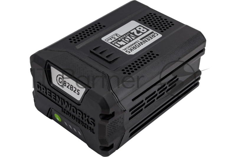 Аккумулятор GreenWorks G82B2, 82V, 2,5 А.ч (2914907) - это литий ионная (Li-ion) батарея, силой тока 2,5 ампер/час и выполненная по самым передовым технологиям. Применяется в линейке всех устройств Greenworks 82V Commercial. Аккумулятор состоит из ячеек производства японской компании LG. Ячейки этого производителя обладают самыми высокими показателями по емкости и выдаваемому напряжению, и относятся к классу A++. Батарея снабжена специальной платой управления, благодаря которой ячейки заряжаются