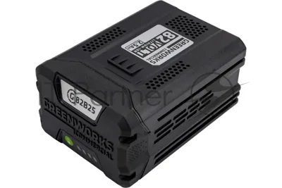 Аккумулятор GreenWorks G82B2, 82V, 2,5 А.ч (2914907) - это литий ионная (Li-ion) батарея, силой тока 2,5 ампер/час и выполненная по самым передовым технологиям. Применяется в линейке всех устройств Greenworks 82V Commercial. Аккумулятор состоит из ячеек производства японской компании LG. Ячейки этого производителя обладают самыми высокими показателями по емкости и выдаваемому напряжению, и относятся к классу A++. Батарея снабжена специальной платой управления, благодаря которой ячейки заряжаются