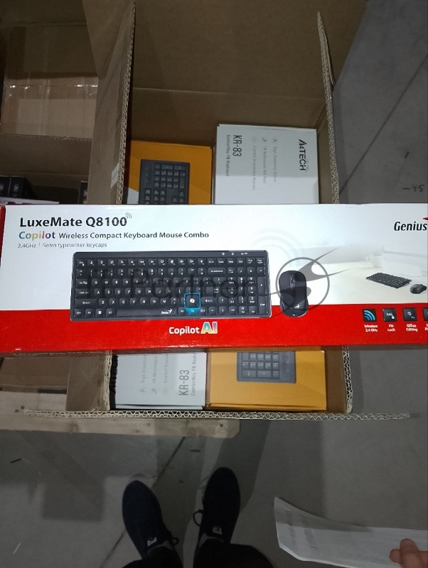 (Поврежденная упаковка) Комплект клавиатура+мышь беспроводной GENIUS LuxeMate Q8100 черный (USB, 1200dpi) (31340019402)