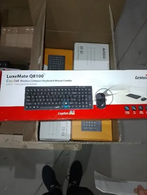 (Поврежденная упаковка) Комплект клавиатура+мышь беспроводной GENIUS LuxeMate Q8100 черный (USB, 1200dpi) (31340019402)