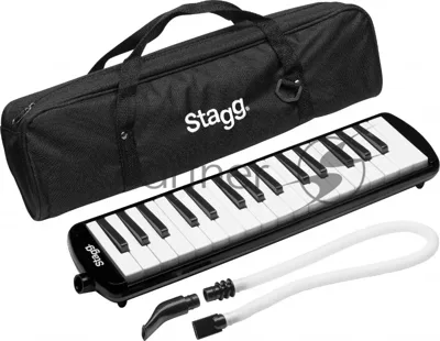 Пианика STAGG [MELOSTA32 BK] духовая, пластиковая, 32 клавиши, длина 41 см, в комплекте мундштук, длинная трубка, мягкий кейс, цвет черный